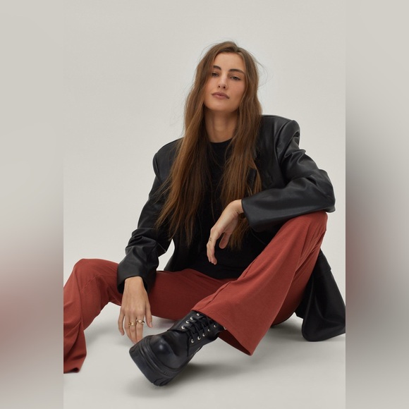 Women’s Like New Nasty Gal Ribbed Flare Trouser in Rust - Picture 2 of 6